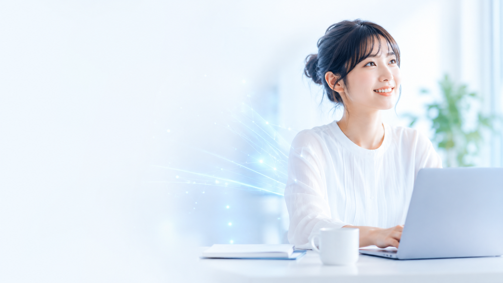 明るい場所でパソコンに向かい前向きに学ぶ女性